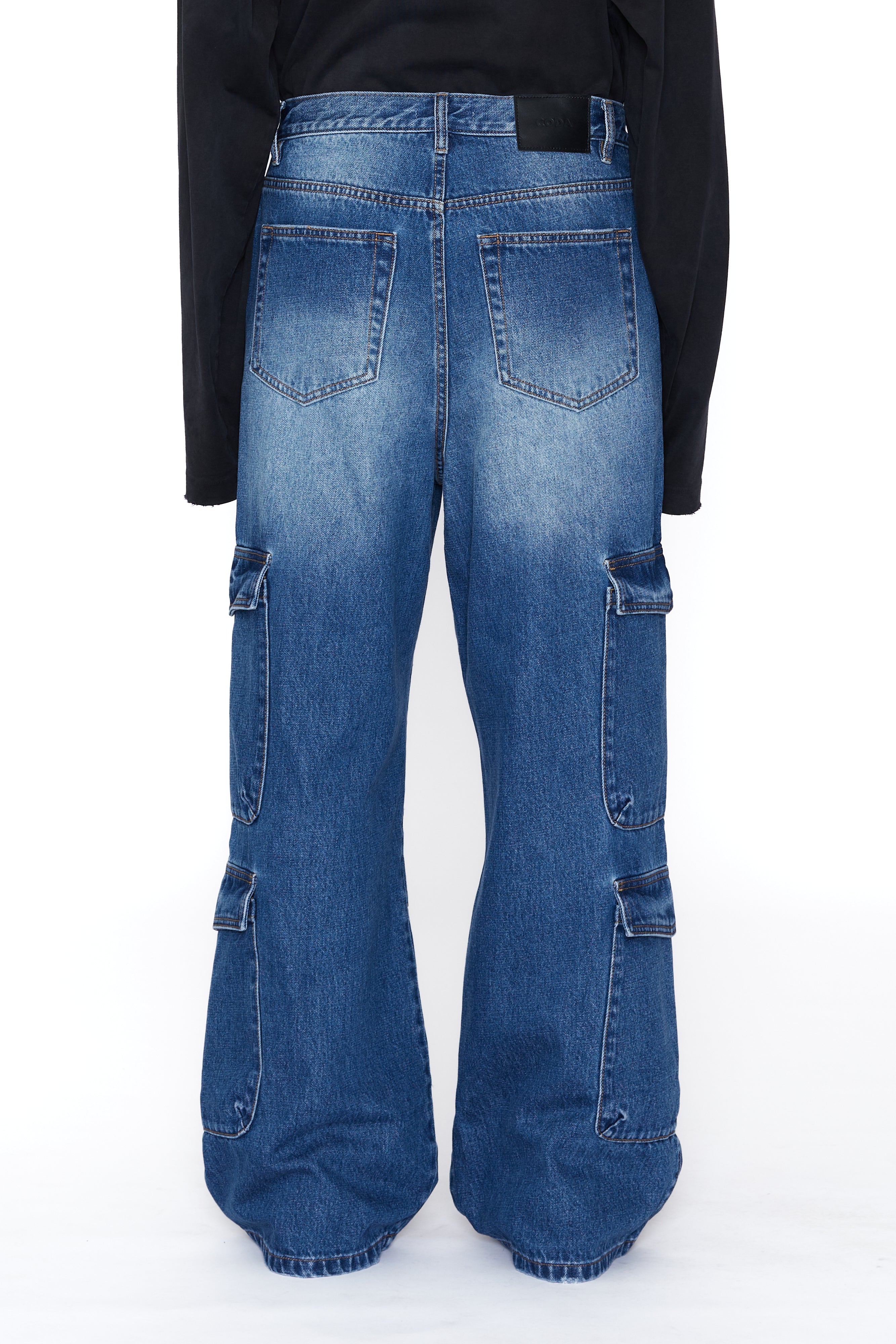 Load image into Gallery viewer, INDIGO DENIM FLARED CUT CARGO PANTS
