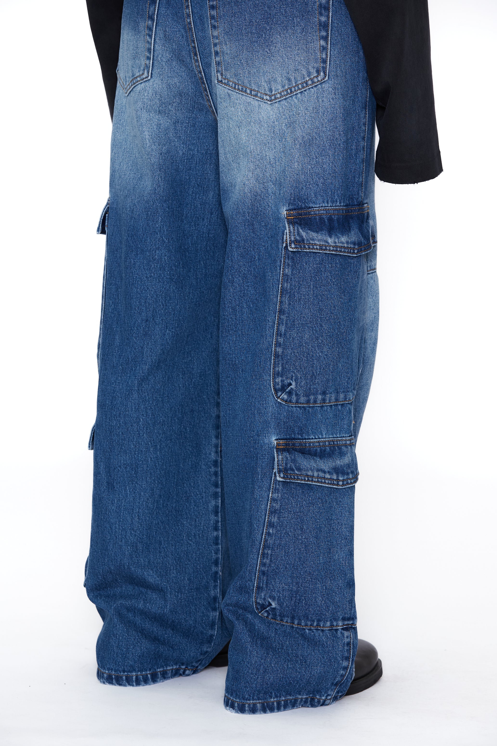 INDIGO DENIM FLARED CUT CARGO PANTS