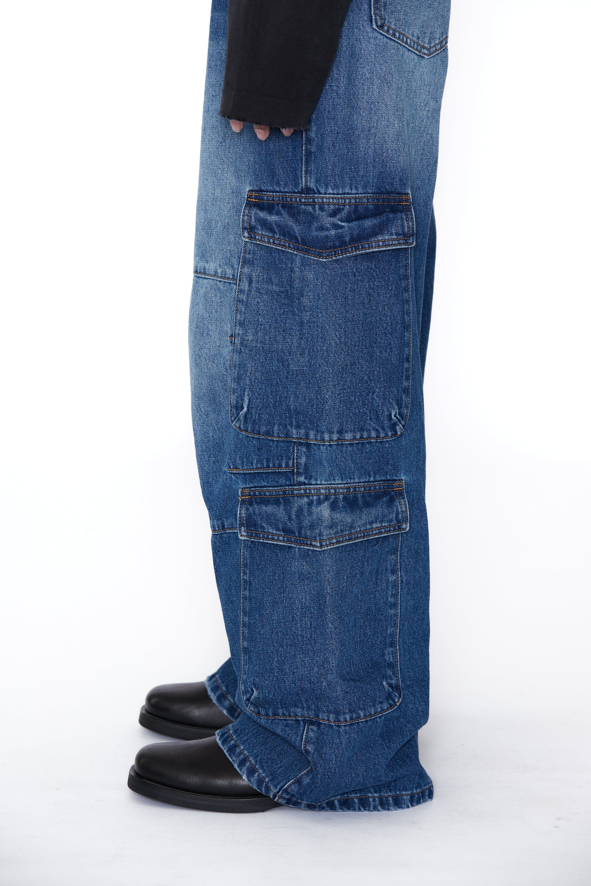 INDIGO DENIM FLARED CUT CARGO PANTS