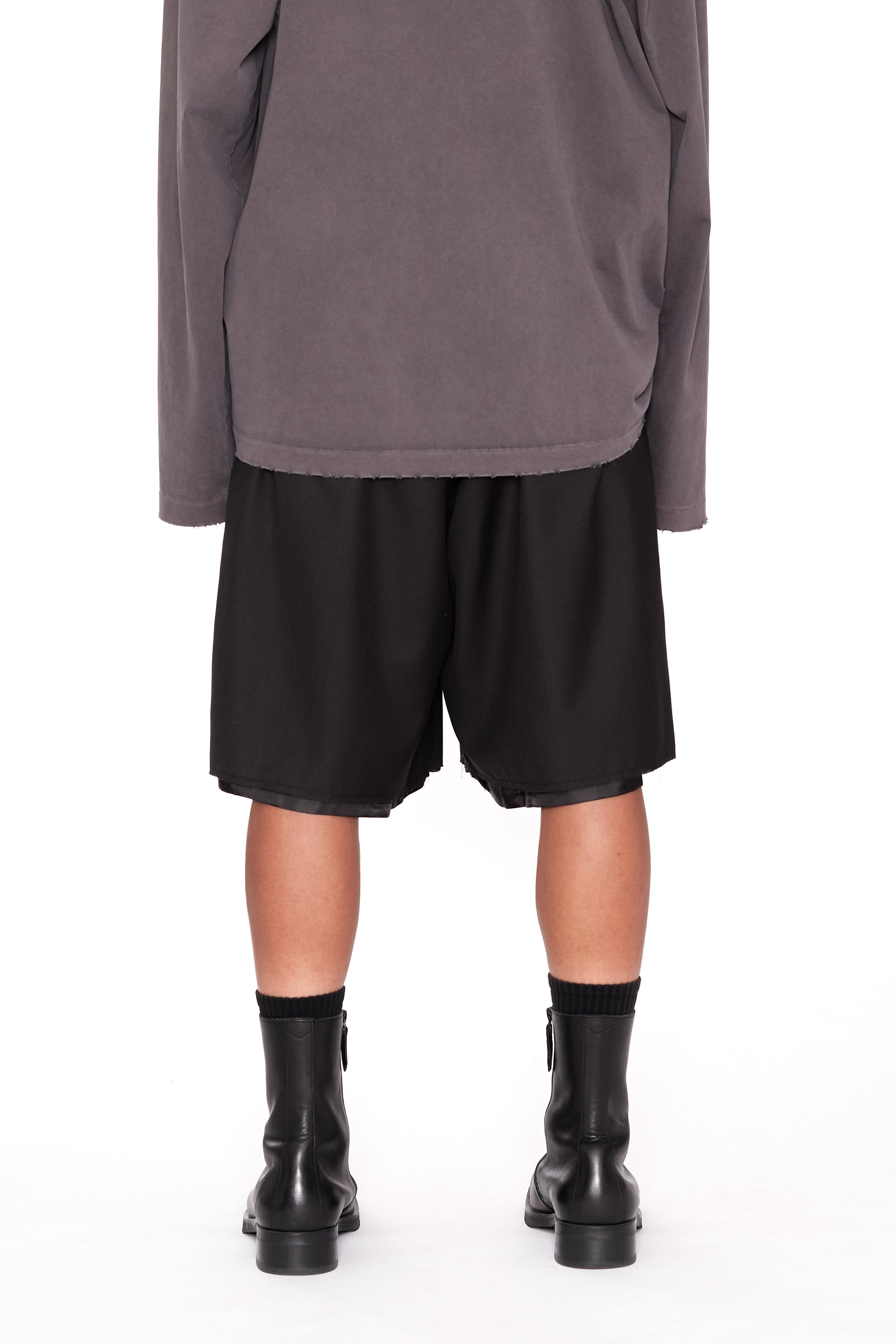 BLACK WOOL WIDE PLEATED CUT OUT SHORTS