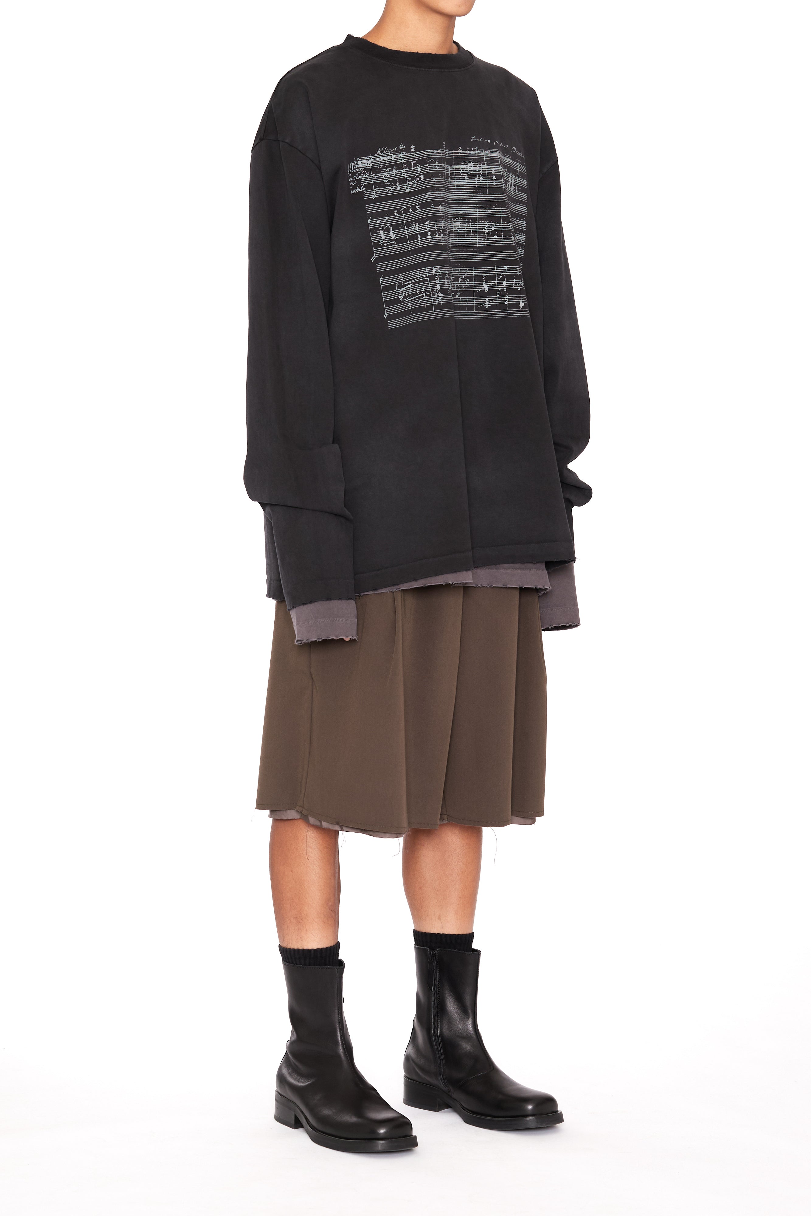 Load image into Gallery viewer, BROWN WIDE PLEATED CUT OUT SHORTS
