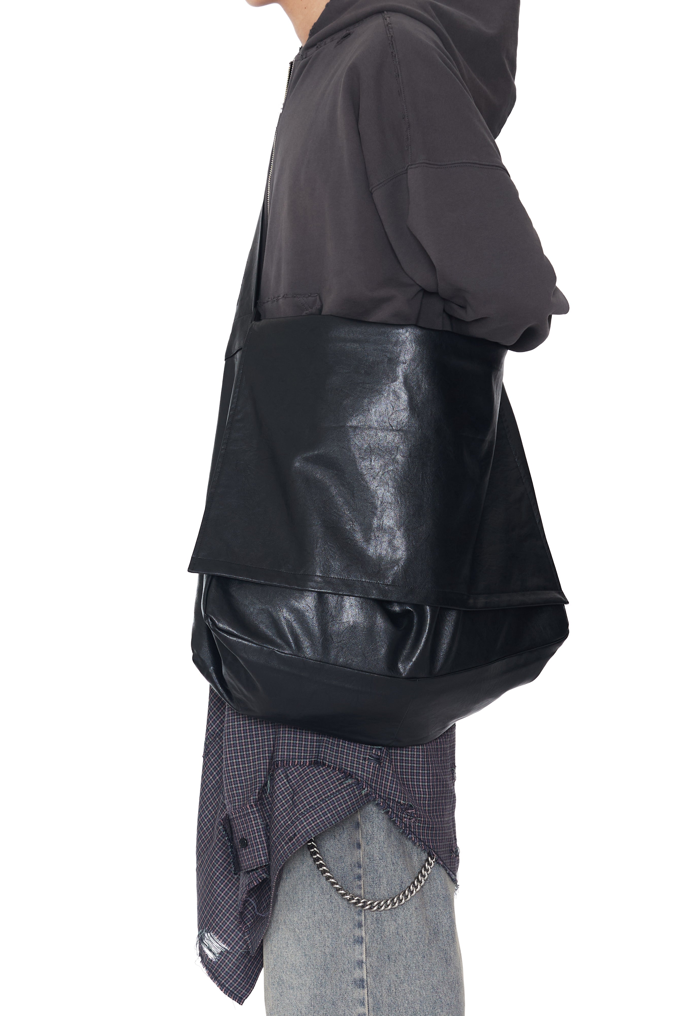 Load image into Gallery viewer, BLACK SYNTHEITC LEATHER CROSS OVER BAG
