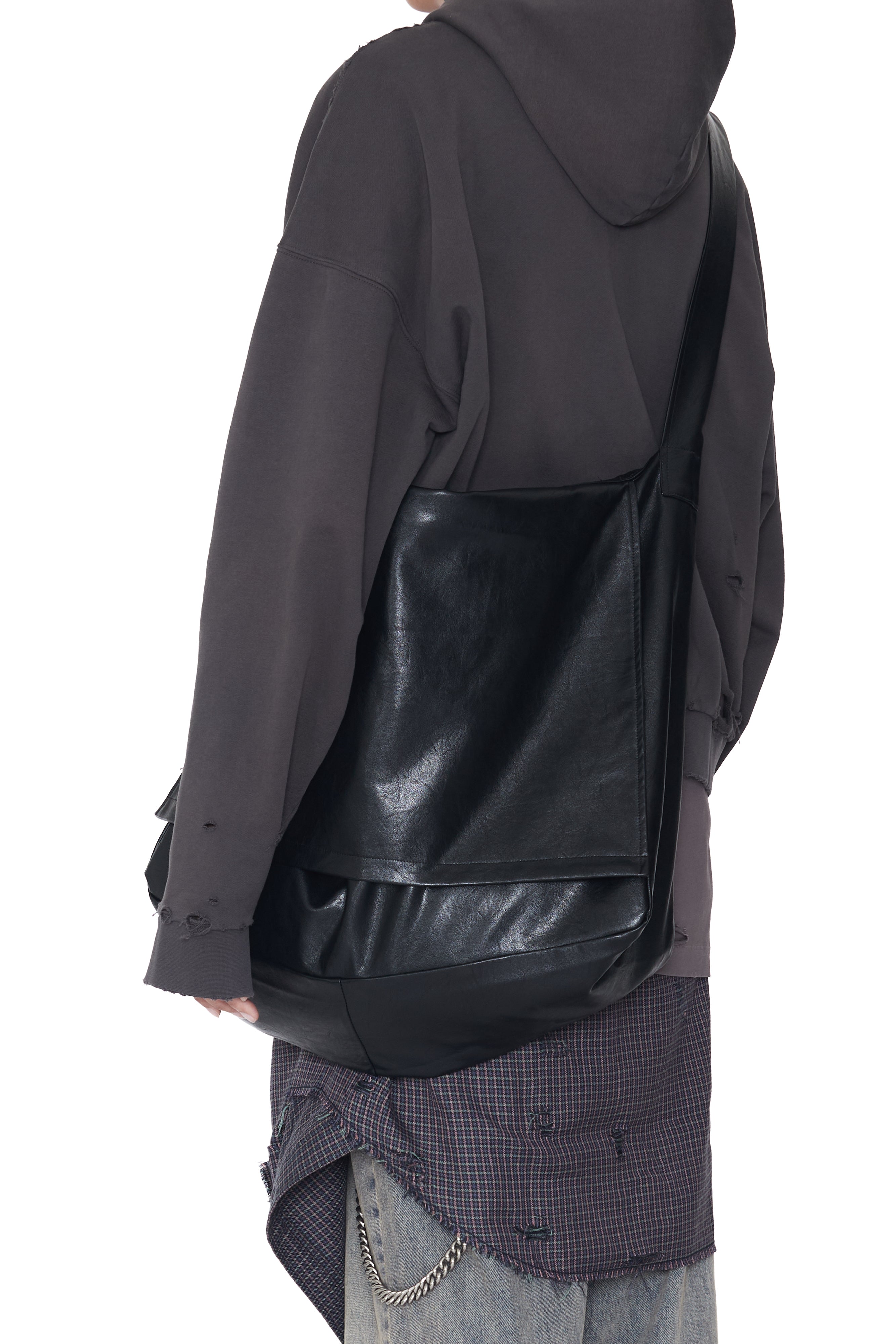 Load image into Gallery viewer, BLACK SYNTHEITC LEATHER CROSS OVER BAG
