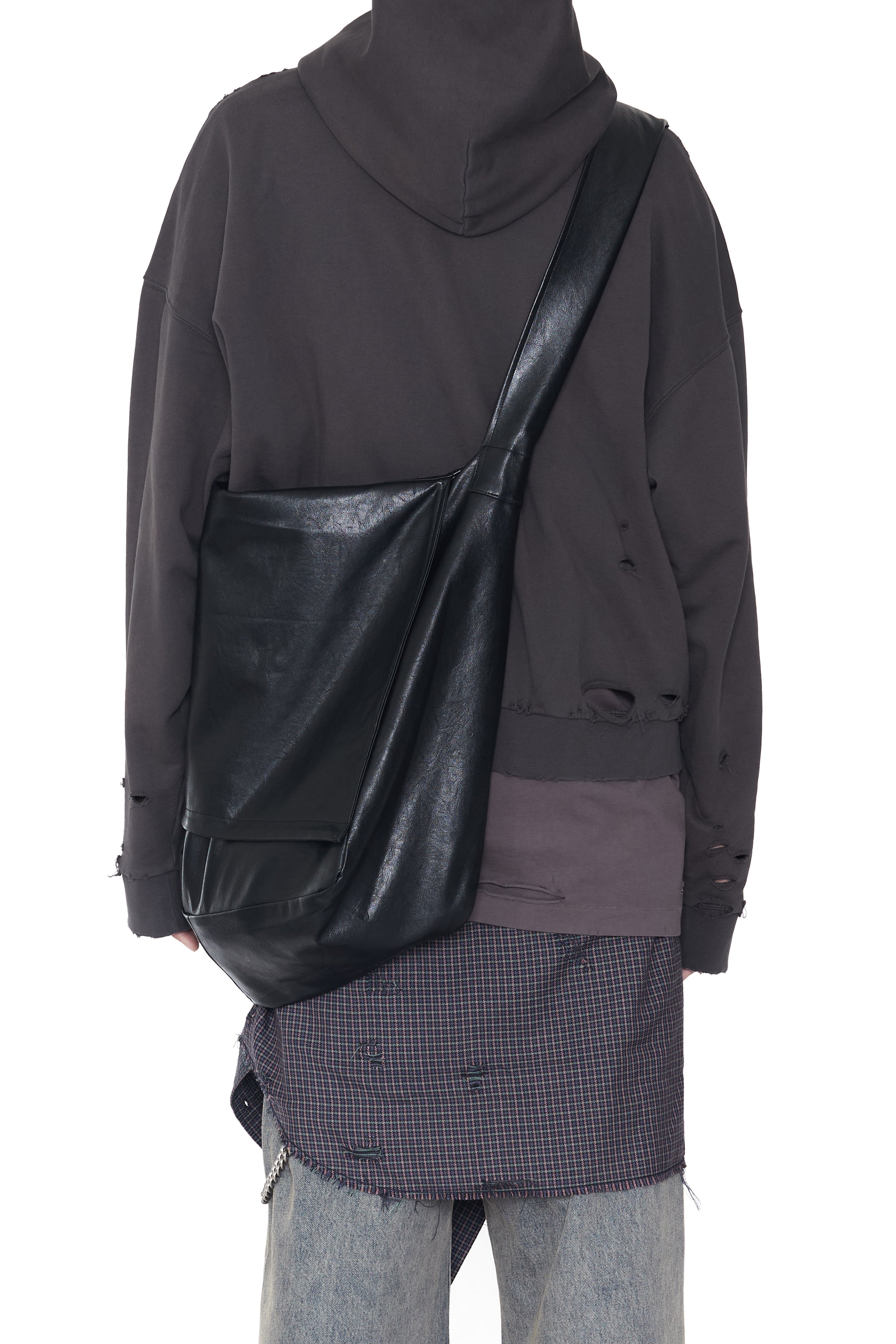 Load image into Gallery viewer, BLACK SYNTHEITC LEATHER CROSS OVER BAG
