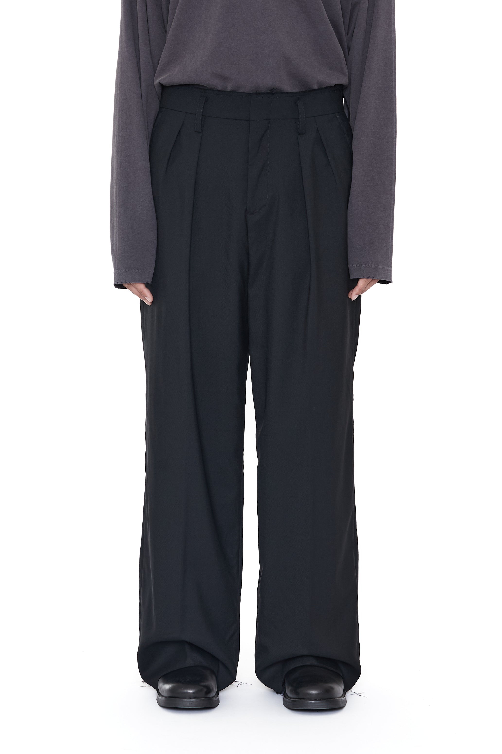 BLACK WOOL INVERTED TUCKS SLACK