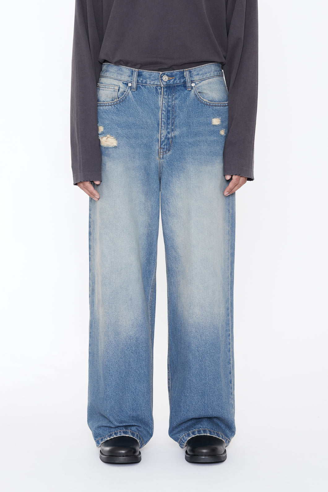 INDIGO WASHED DISTRESSED BREAK CUT WIDE STRAIGHT JEANS