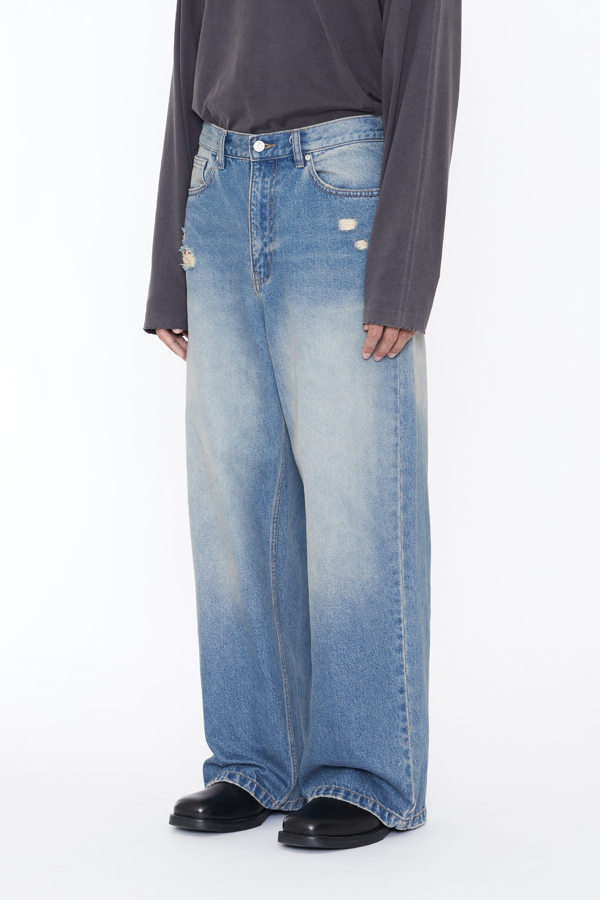 INDIGO WASHED DISTRESSED BREAK CUT WIDE STRAIGHT JEANS