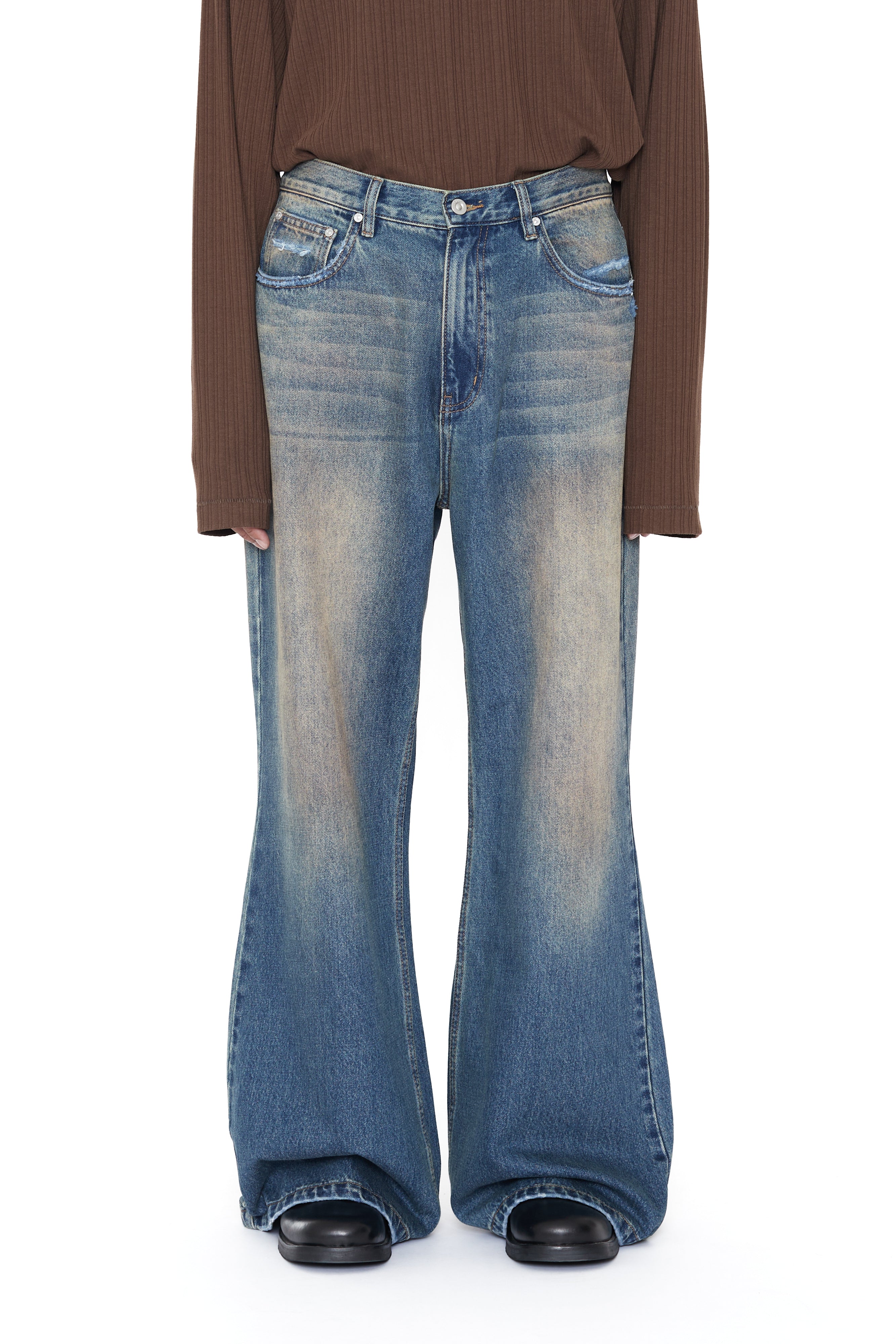 Load image into Gallery viewer, FADED DIRTY INDIGO WASHED BREAK CUT WIDE FLARED JEANS
