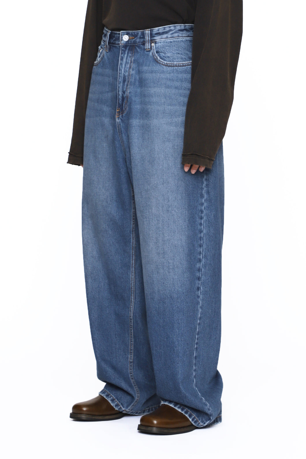 INDIGO WASHED DISTRESSED EXTENDED CUT LUFT JEANS