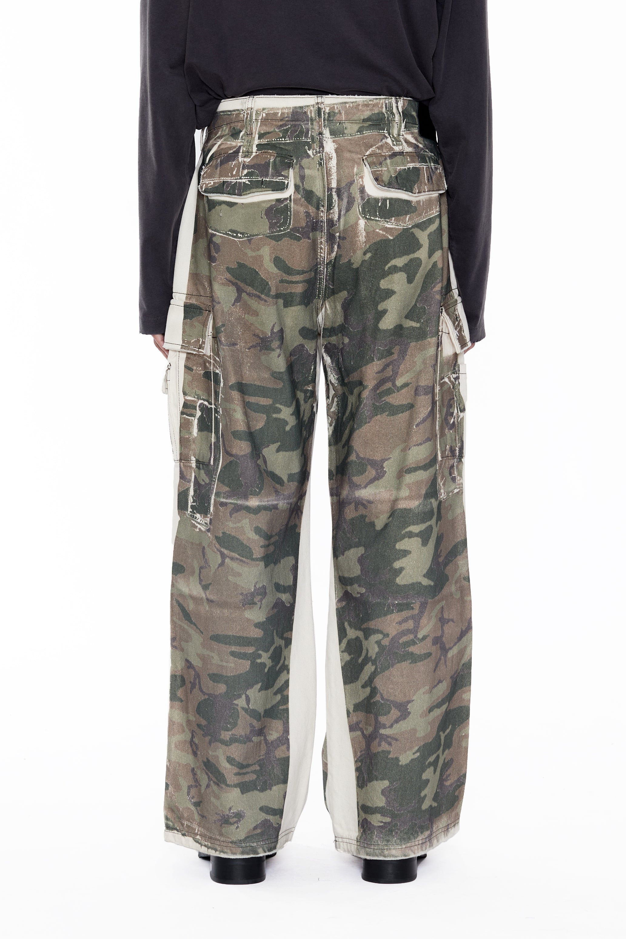 OFFSET CAMO DROPPED CARGO JEANS