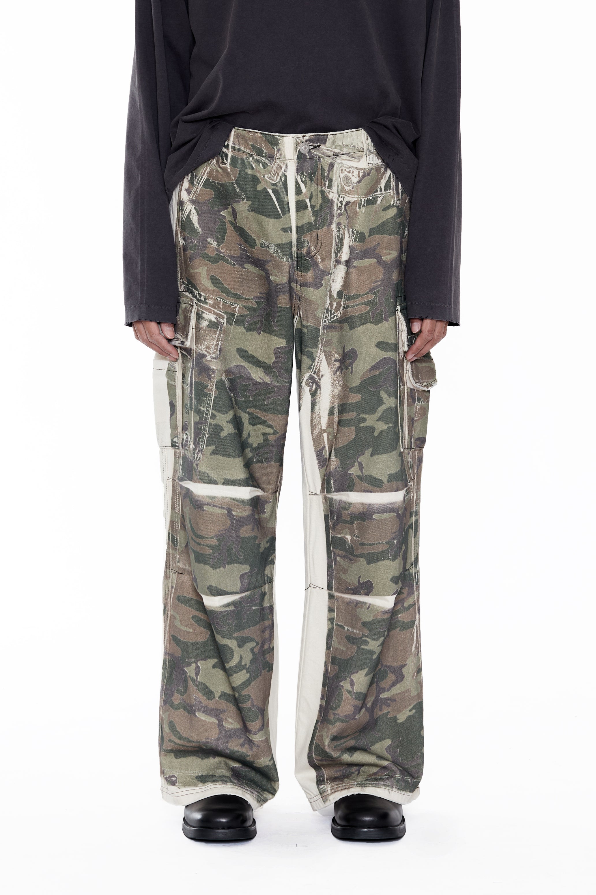 OFFSET CAMO DROPPED CARGO JEANS
