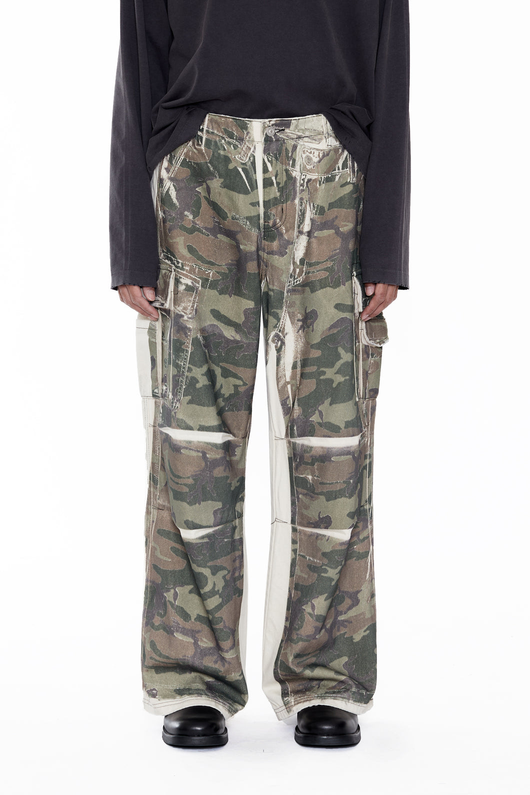 OFFSET CAMO DROPPED CARGO JEANS