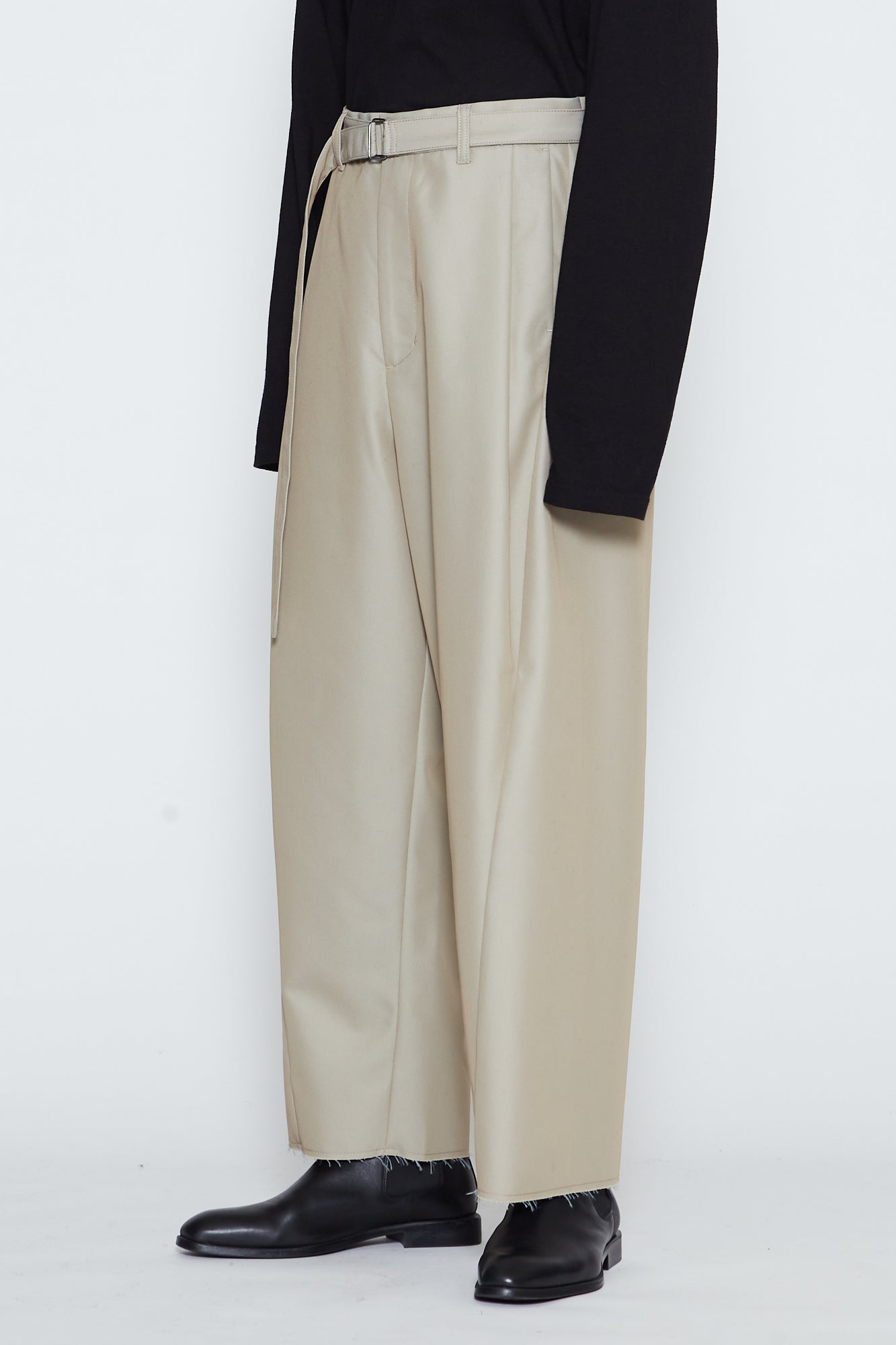 Load image into Gallery viewer, BEIGE HIGH COUNT GABARDINE FUTURO PANTS
