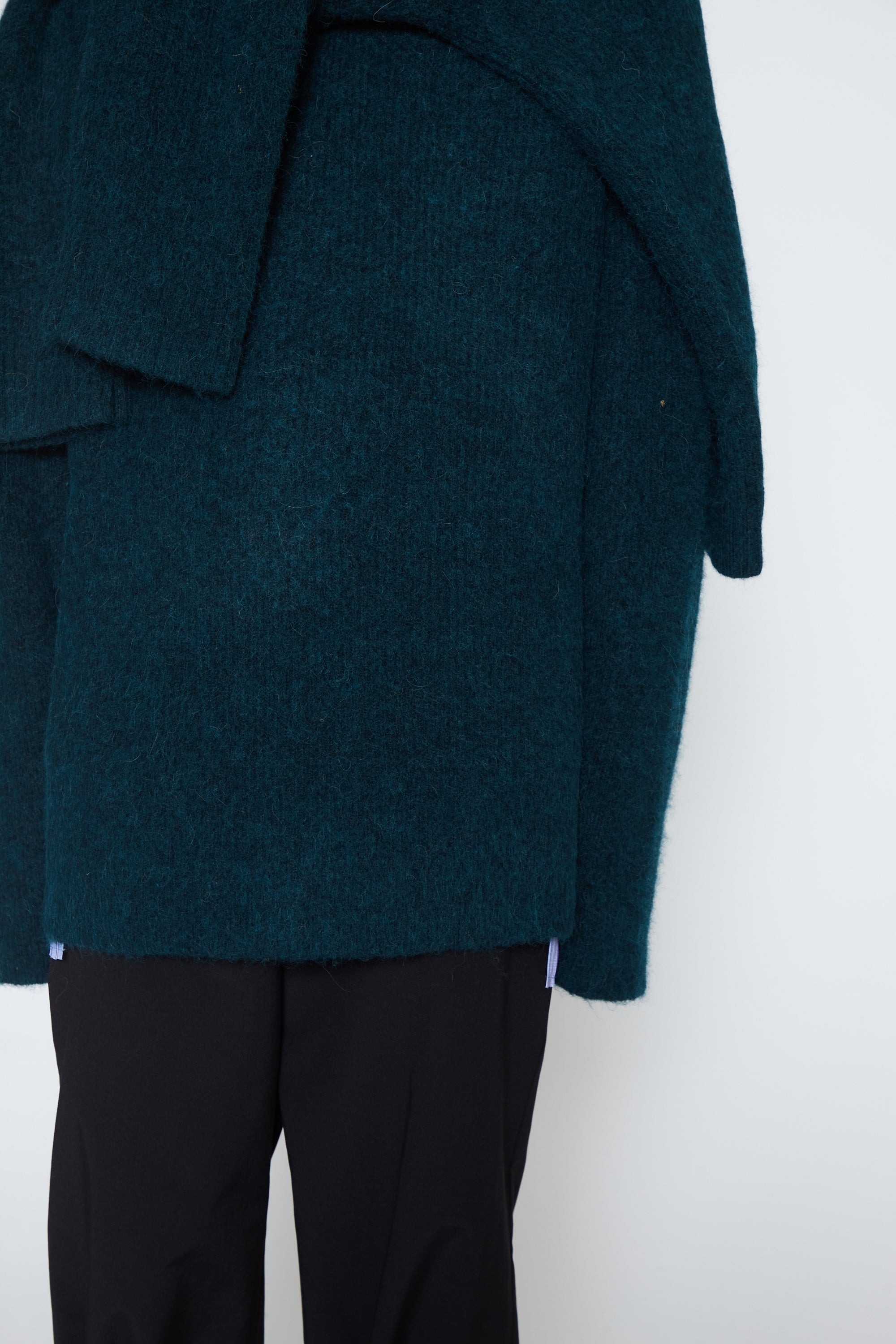Load image into Gallery viewer, DARK GREEN BABY ALPACA MOHAIR CABIN V-NECK SWEATER
